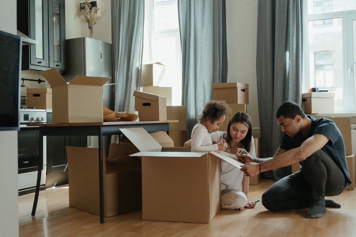 A family unpacking boxes in their new home with Estrada Pro Moving